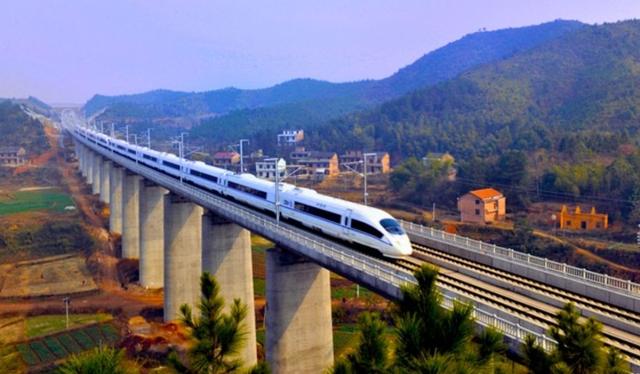 高铁时速一般是多少，中国高铁时速一般多少（我国“超级高铁”完成首次试运）