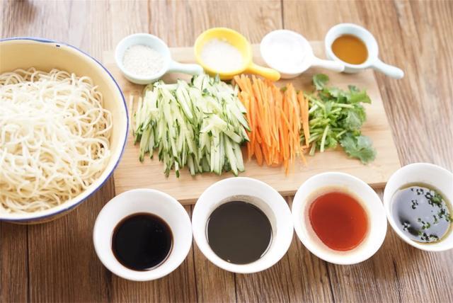 炎炎夏日清凉爽口的，小蝌蚪吃法（炎炎夏日必吃的十道的美食）