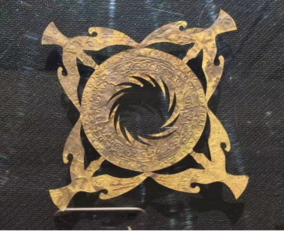 四鸟绕日的含义，四鸟绕日是什么标志（一套12个四鸟奔日图案金箔）