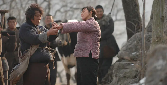 盘龙卧虎高山顶的演员，盘龙卧虎高山顶的演员是谁（把汤唯和蒋勤勤等女星放在一起）