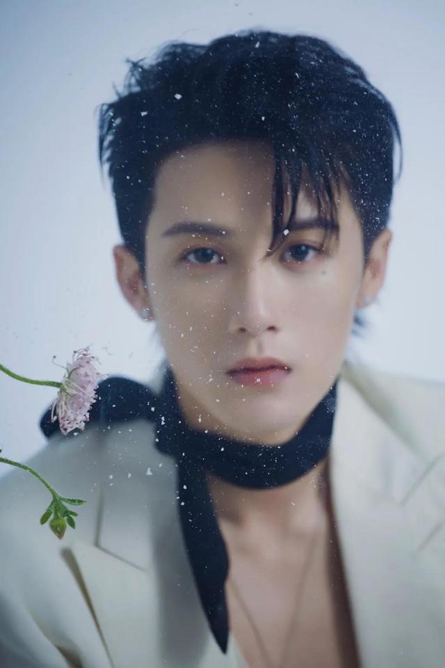 沈翊.卡通可爱起床头像微信，沈翊.卡通可爱起床头像（宝藏男孩檀健次，你该火了）