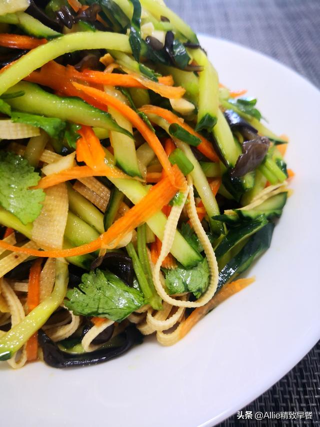 煮小龙虾的方法和教程，如何煮小龙虾好吃又简单（从挑到煮超详细分享）