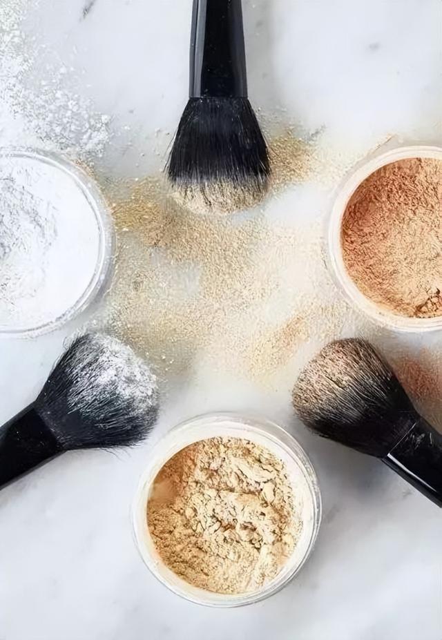 化妆用的粉是什么材料做的，彩妆的粉是什么做的（化妆中常用的散粉，你用对了吗）