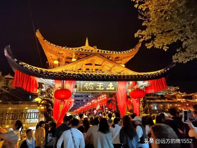 芙蓉镇门票多少钱，芙蓉古镇门票免费时间（自驾游湘西芙蓉镇）