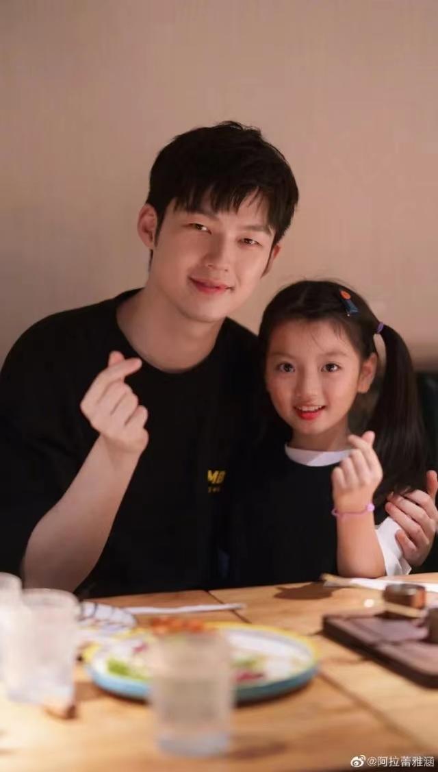 爸爸去哪儿阿拉蕾，爸爸去哪儿第五季董力阿拉蕾回归（还记得《爸爸去哪儿4》里的阿拉蕾吗）