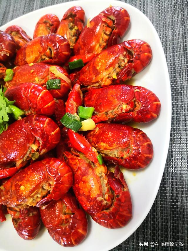 煮小龙虾的方法和教程，如何煮小龙虾好吃又简单（从挑到煮超详细分享）