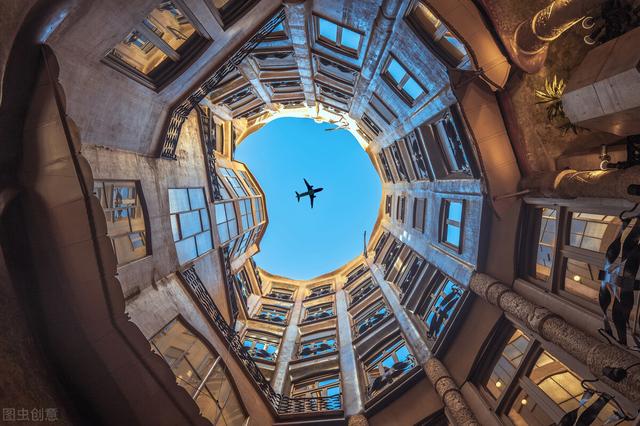 西班牙巴塞罗那，西班牙首都哪马德里还是巴塞罗那（巴塞罗那的高迪建筑历史文化、简介）