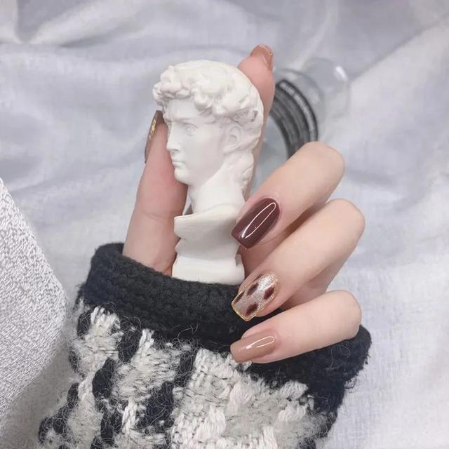 超级显白的基础款美甲，显白显嫩的美甲来一波儿~