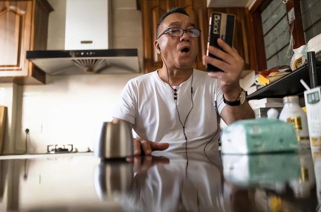 乔任梁意外死亡，乔任梁是什么时候去世的（白发父母怀念他的方式招来谩骂）