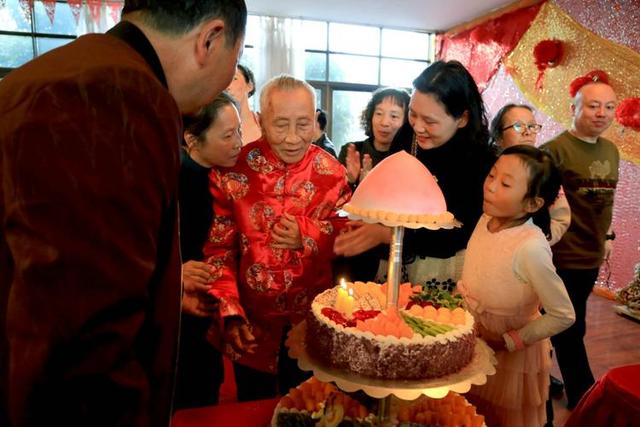 寿诞与寿辰的区别，为老人做寿
