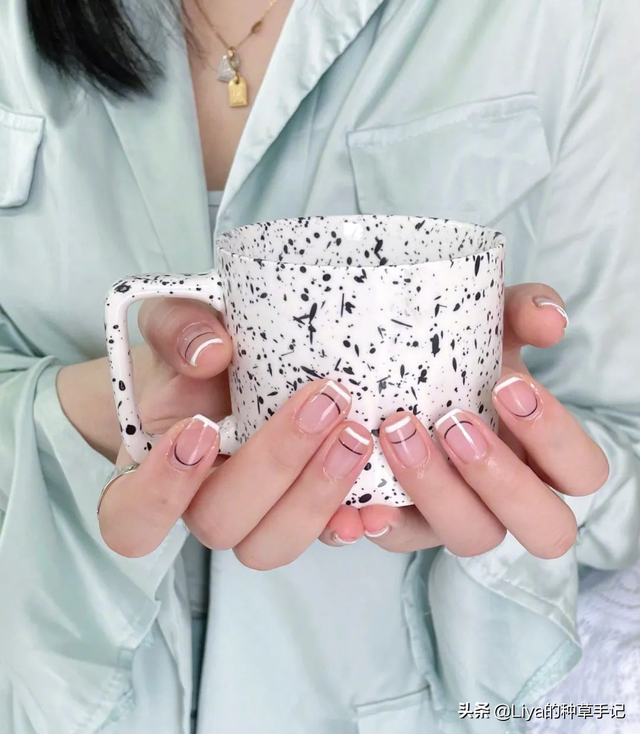 美甲图片夏天显白,显白美甲夏天(显白显嫩的美甲,一眼心动)_犇涌向乾