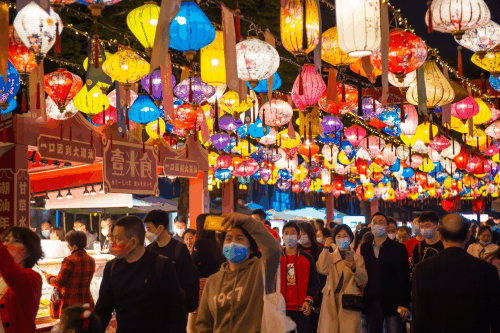 元宵节首选 当然是看花灯逛庙会