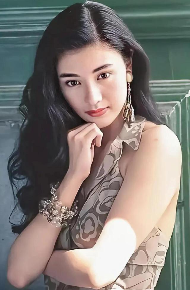 李嘉欣年轻颜值巅峰，李嘉欣惊鸿美图（李嘉欣性感写真照）