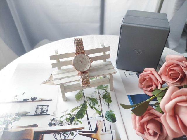 阿玛尼满天星女表价格大全，这篇测评告诉你职场女孩搭配