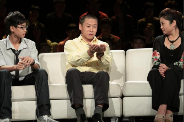 胡亚捷与妻子汤静：一边互相嫌弃，一边不离不弃，活成儿子的榜样