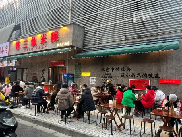 米线加盟店排行榜前十，十大品牌米线加盟排名（米线赛道出现“新黑马”）