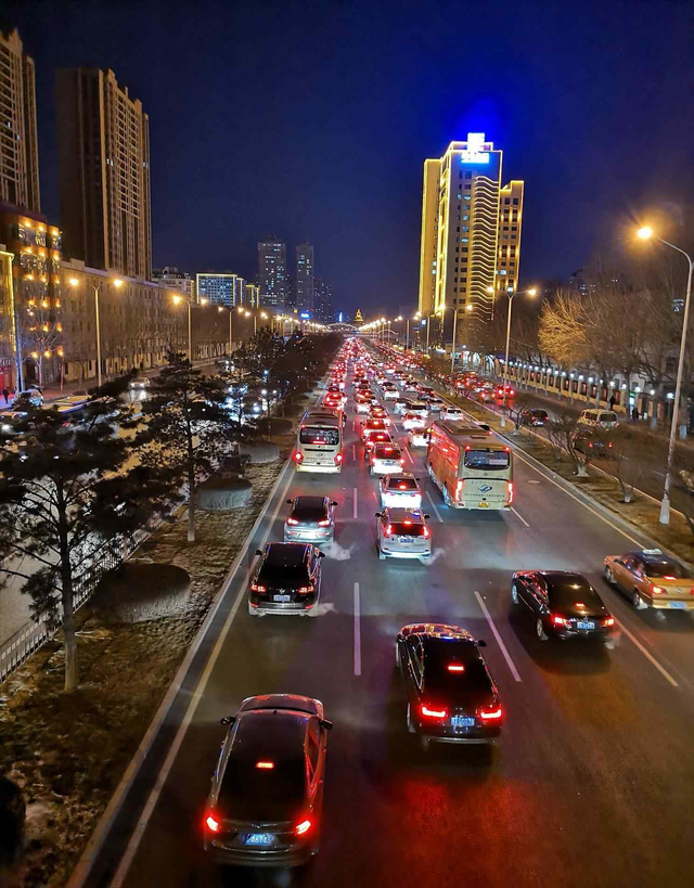 京藏高速大堵车，今日北京17点交通怎么样堵车吗（一次堵车事件出动400多名交警）