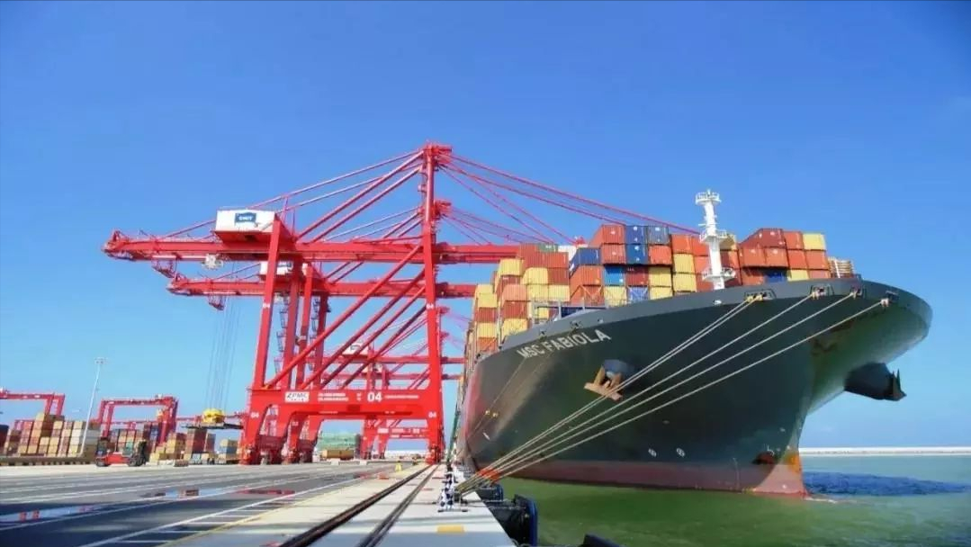 中国帮助斯里兰卡建造港口新区