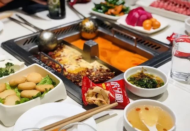 海底捞学生证打折时间，学生海底捞打折时间是什么时候（海底捞学生证打折按到的时间还是付款时间）