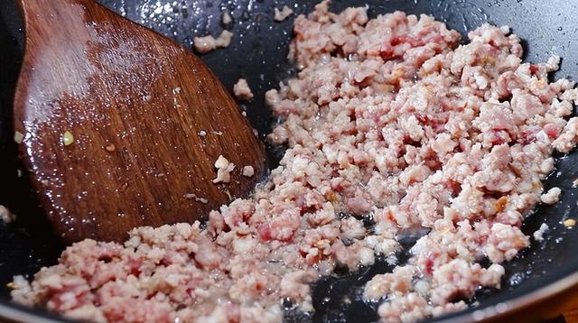 荠菜香菇羹怎么做，遇到路边这种野菜别手软