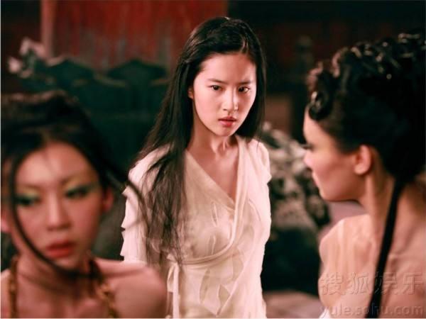 "神仙姐姐"刘亦菲：外貌出色被挖掘，后拍戏太过敬业，多次险丢命