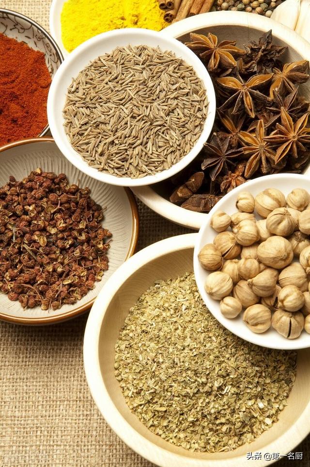 炖排骨汤的做法，清炖排骨汤的做法（放料越多越难吃）