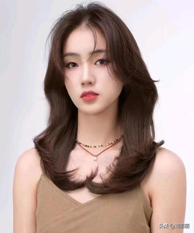 今年流行什么发型女，2020年女流行什么发型（精选流行发型15款）
