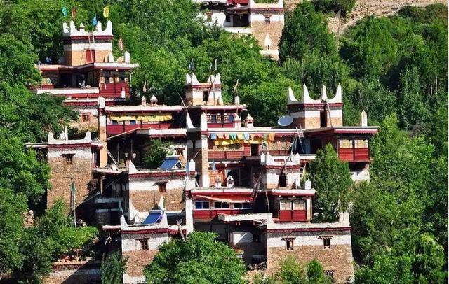 民族的主要特征是什么，民族特征属于什么（但你知道他们最具特色的建筑特色是什么吗）