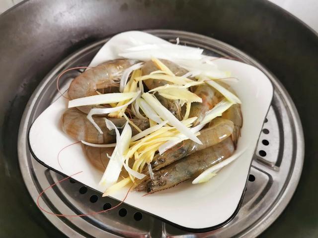 清蒸大虾的做法，清蒸大虾的简单做法（到底用开水还是冷水）