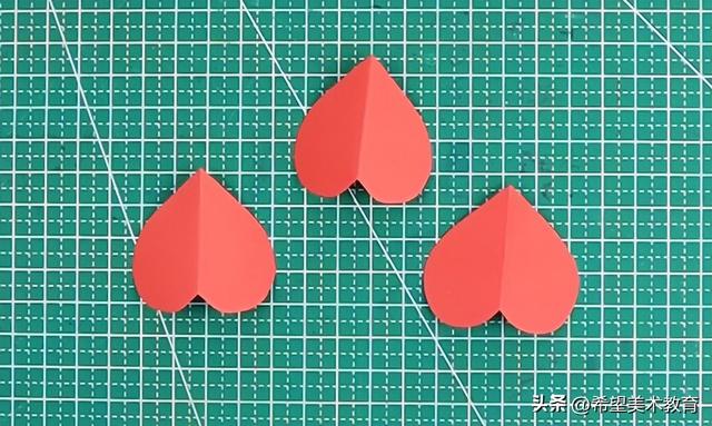 送给老师的贺卡怎么做，献给老师的贺卡怎么做（做一个手工花花贺卡送给想感谢的人吧）