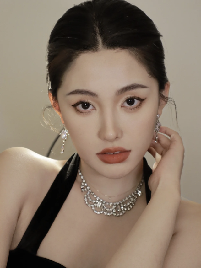 如何化彩妆，如何化彩妆教程视频教程（新手一看就会的4个万能妆容公式）