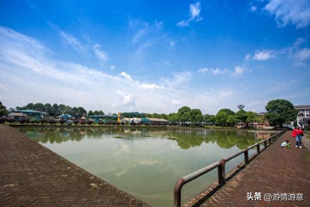 有一个度假区风景秀丽，国际风筝旅游节，帐篷节令游客大力追捧