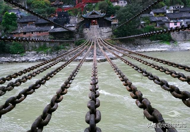 泸定桥在哪条河上，泸定桥在什么河上（康熙钦命修建的泸定桥）