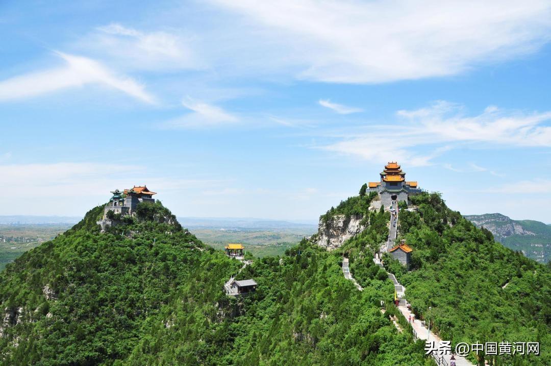 尤其是双峰捧月更是绝无仅有,"珏山吐月"为晋城四大名胜之一