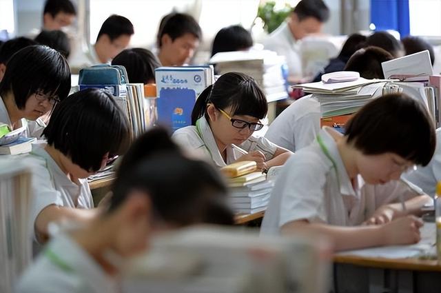 第一学历和第二学历有什么区别，第一学历和第二学历有什么区别就业有影响吗（高考不再以“一二三本”区分）