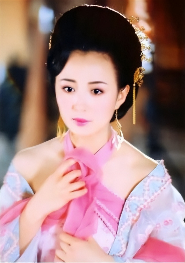 “排骨精”靠边站，丰腴美人才是真绝色，这10位女星美炸了