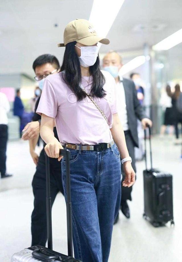 紫色外套搭配什么裤子，紫色外套搭配什么颜色的内搭好看（王艳太“凡尔赛”了）