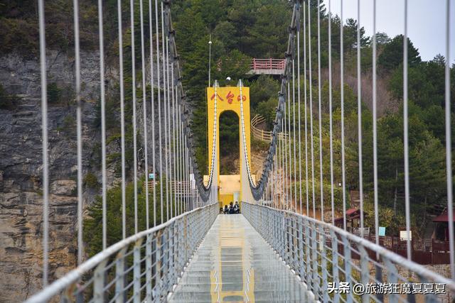 玻璃桥旅游景点在哪里，张家界玻璃桥著名旅游景点（屹立在川东的地质公园）