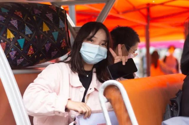 四川信息技术学院，2022年四川信息职业技术学院有哪些院系和专业（四川省高职院校入学当天美照曝光）