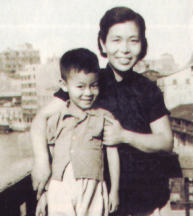 六小龄童身世简介，六小龄童悼念母亲百岁诞辰