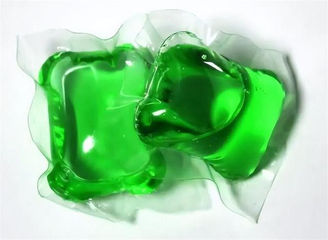 柔顺剂和洗衣液的区别，柔顺剂当成洗衣液了怎么办（洗衣凝珠是不是“智商税”）