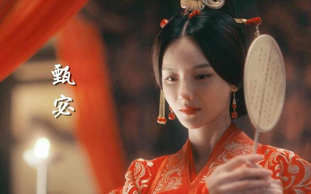 甄宓演员张芷溪，35岁张芷溪在仙侠剧里玩一种新循环