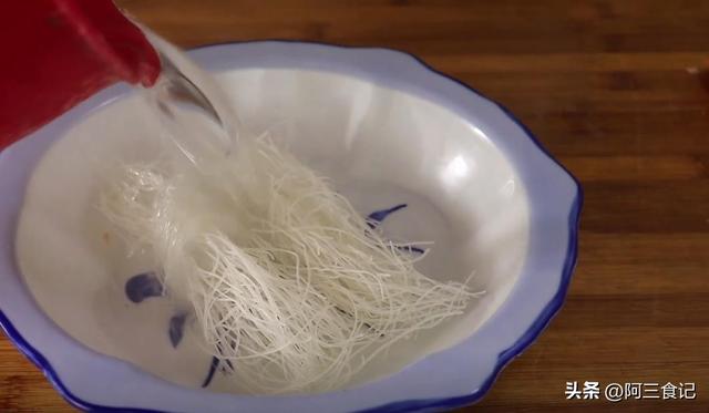 炖豆腐的做法窍门，鳕鱼炖豆腐的做法视频（白菜炖豆腐怎么做最好吃）