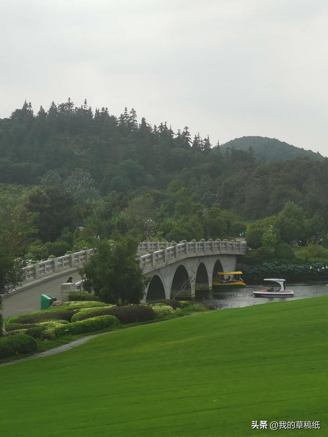 十一假期出游可畅玩银杏湖乐园，湖光山色风景迷人