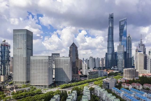 陆家嘴金融广场，上海浦东金融广场——将浦东新区商业和交通配套无缝结合