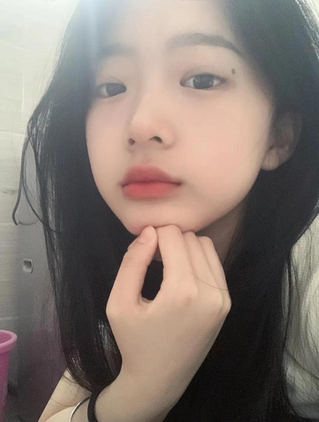 学生头像女生穿校服的微信，学生头像女生穿校服的（清爽干净学生女头像）