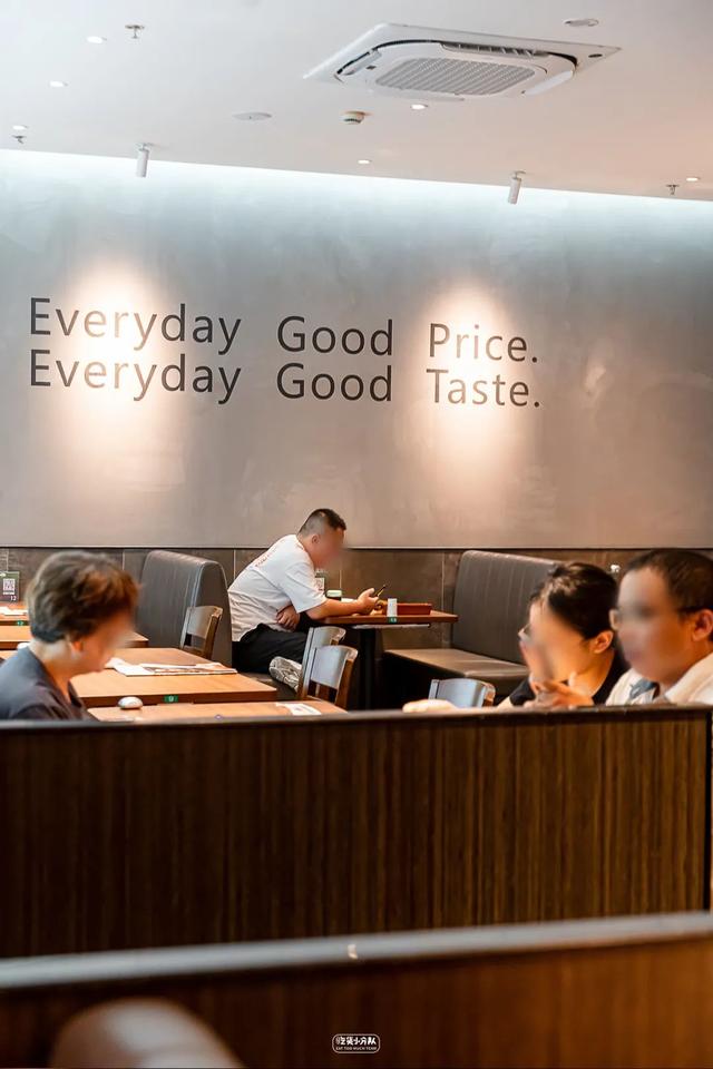 左刀右叉还是左叉右刀，左刀右叉还是左叉右刀（别再问萨莉亚，有没有倒闭了）