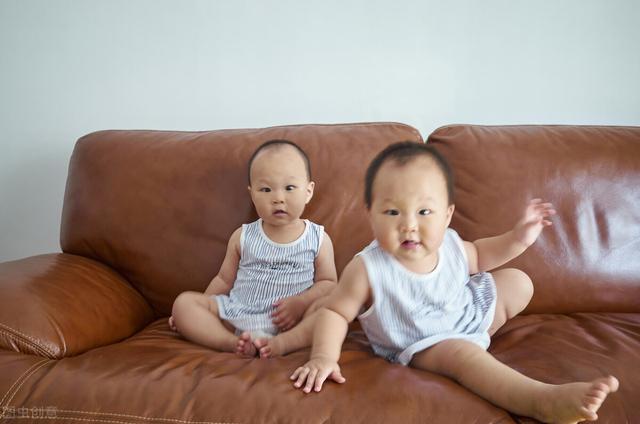 婴幼儿智力开发，01岁宝宝智力开发4法则（宝宝的智力就是这么一点一点提升的）