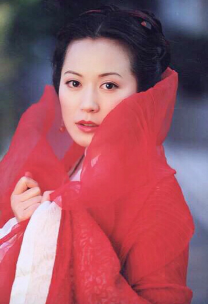 气质和教养是装不出来的，内心很干净人的特点（她的五官和轮廓是所有女演员中最美的）