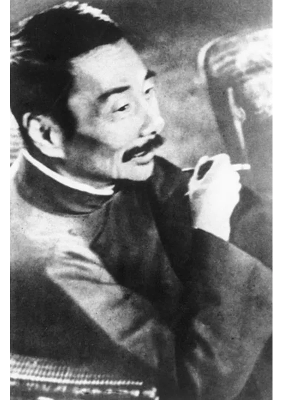 余光文的人物简介，余光中的简介与生平事迹（中国人民革命摄影事业的奠基人）